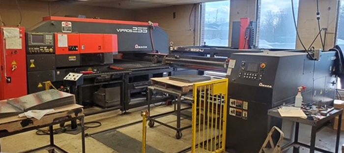 1999 AMADA V255 punching cell with AMADA MP1225 NJ automatic load/unload